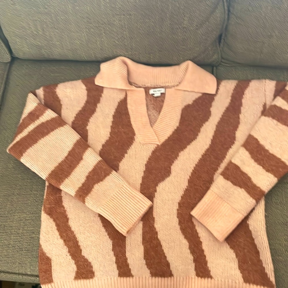 Nine West size large animal print sweater.